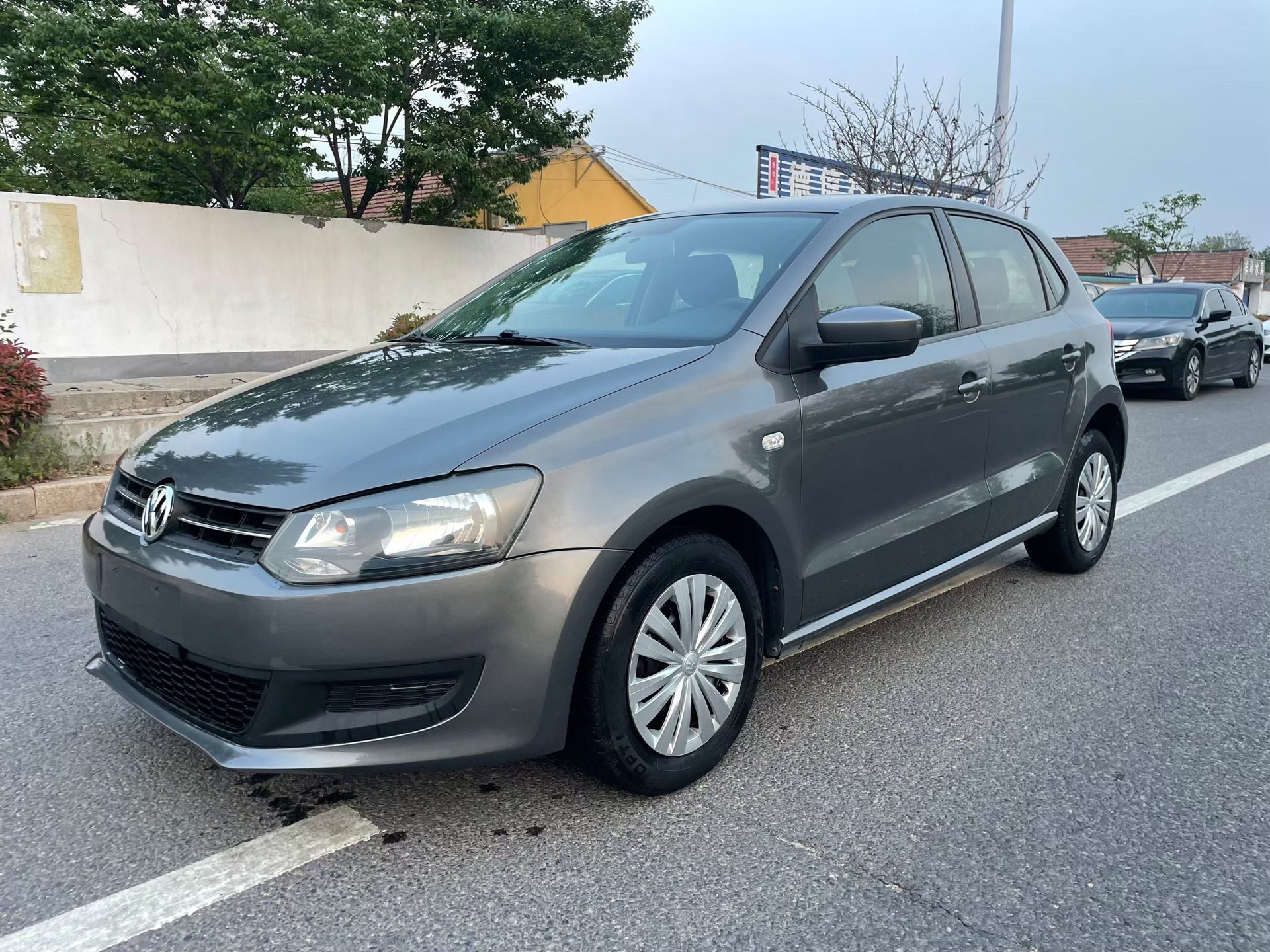 Volkswagen Polo 2012 car image 