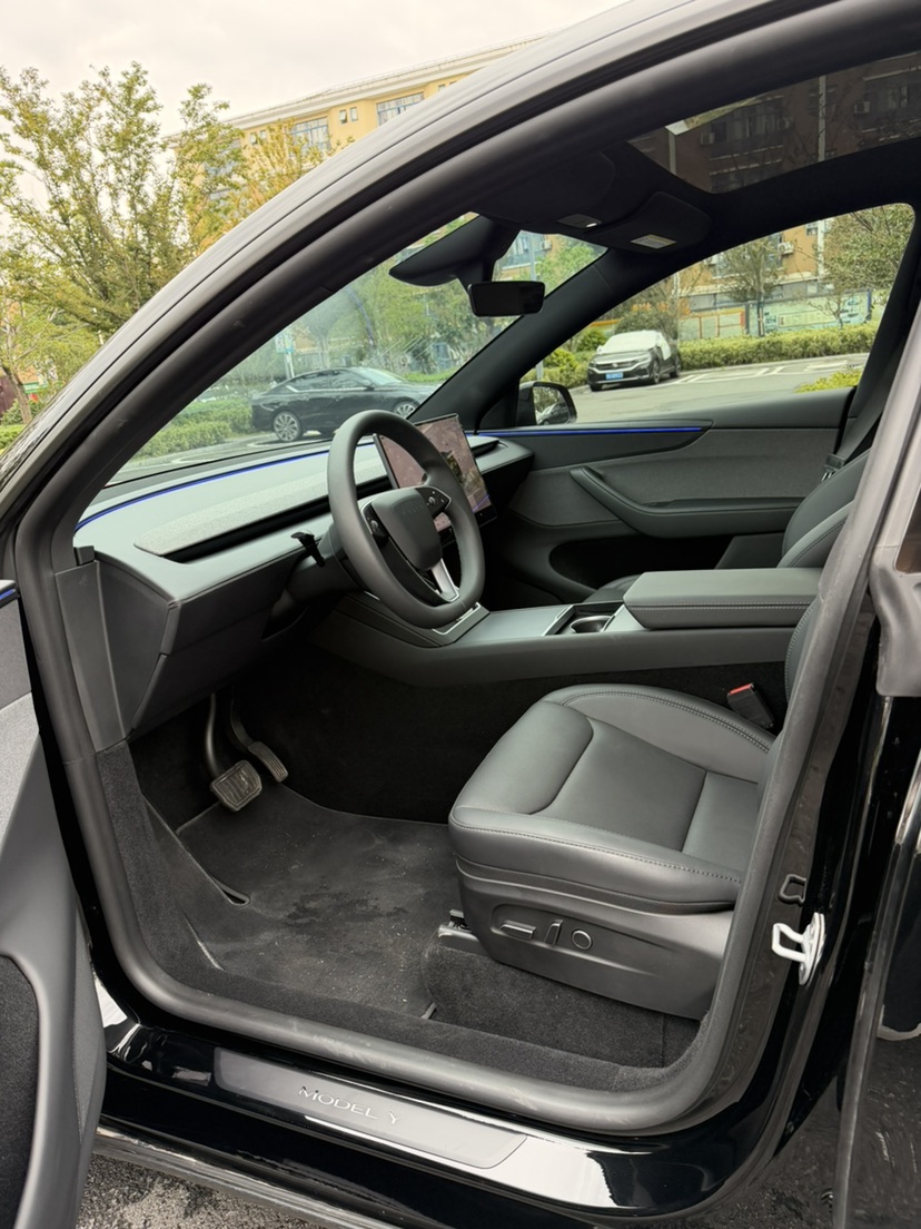 Tesla Model Y 2026 car image #7