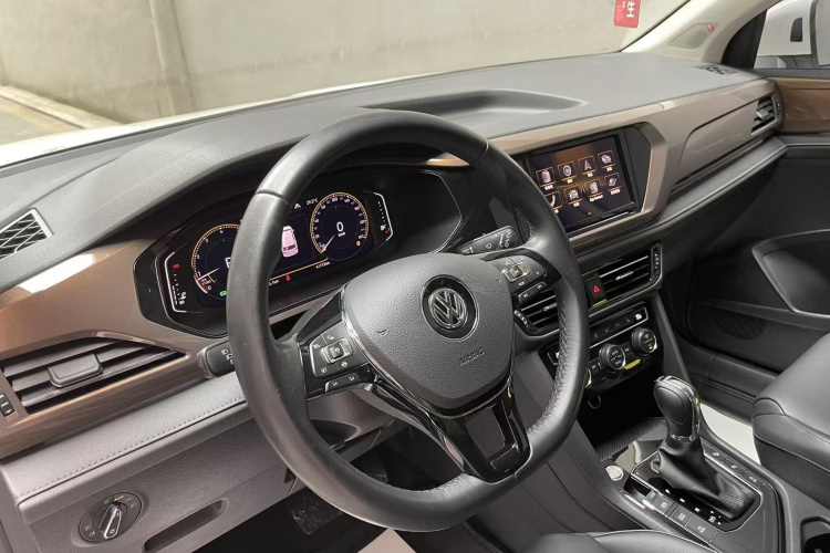 Volkswagen Tharu 2019 car image #9