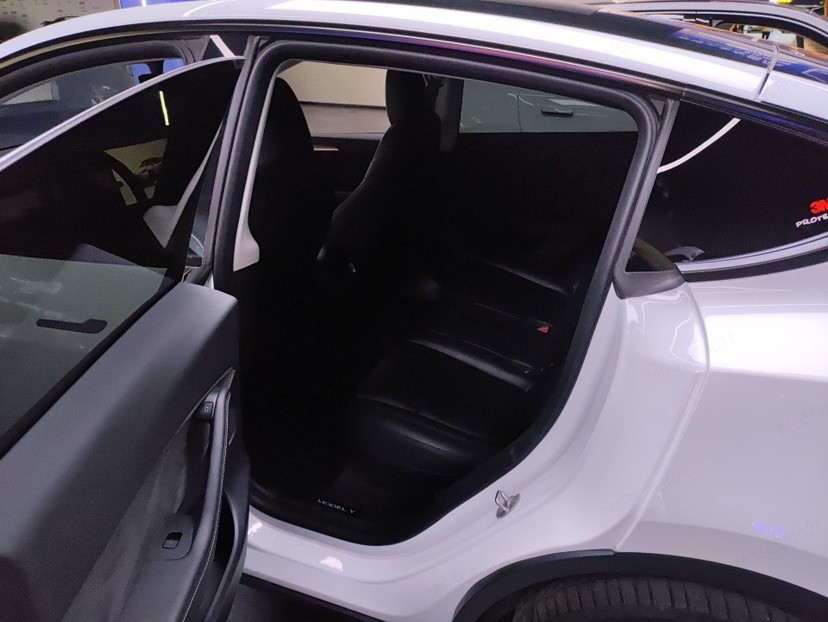 Tesla Model Y 2023 #4 Tesla Model Y 2023 car image #4