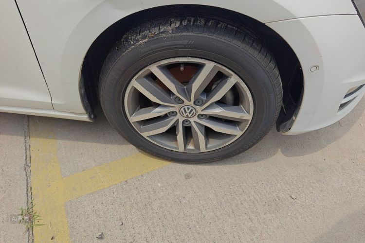 Volkswagen Golf 2017 car image #9