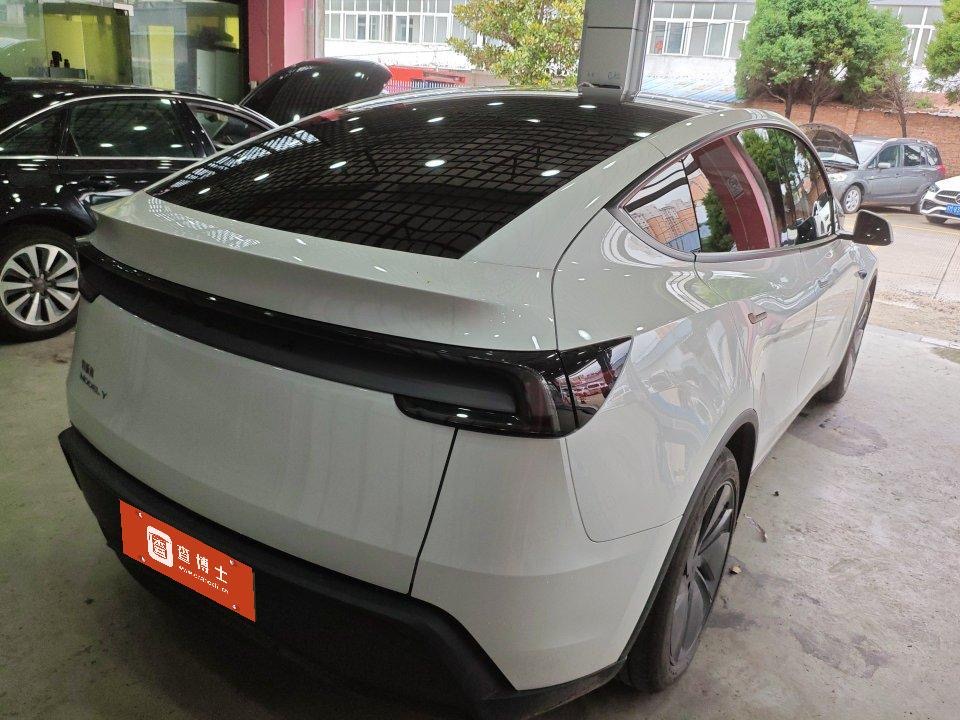 Tesla Model Y 2025 car image #3
