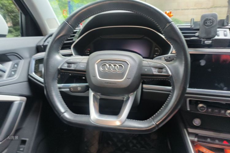 Audi Q3 2019 car image #12