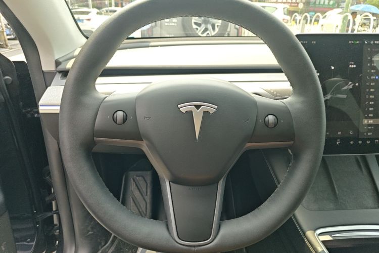 Tesla Model Y 2024 #11 Tesla Model Y 2024 car image #11