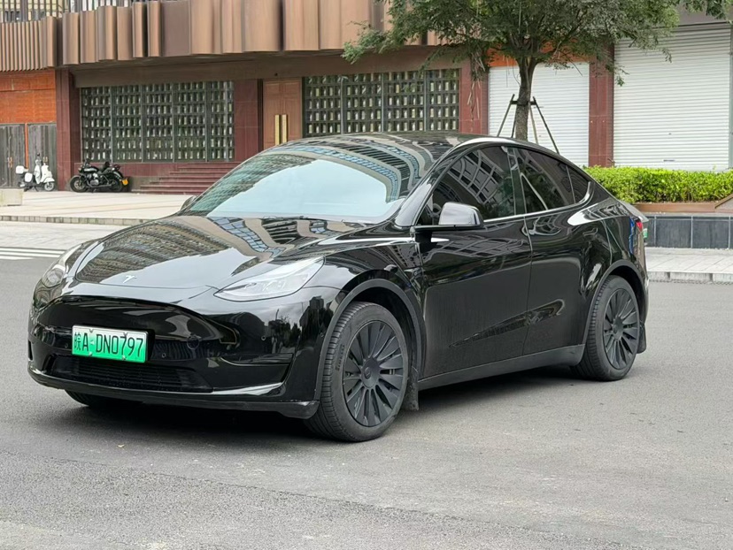 Tesla Model Y 2023 car image #3