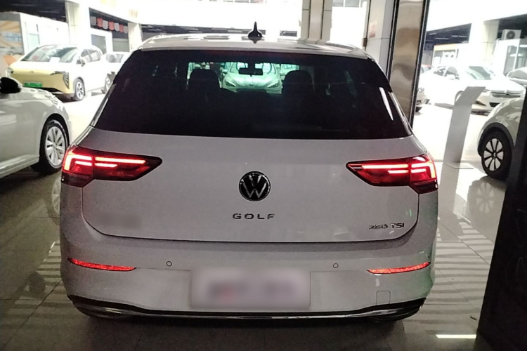 Volkswagen Golf 2023 car image #6