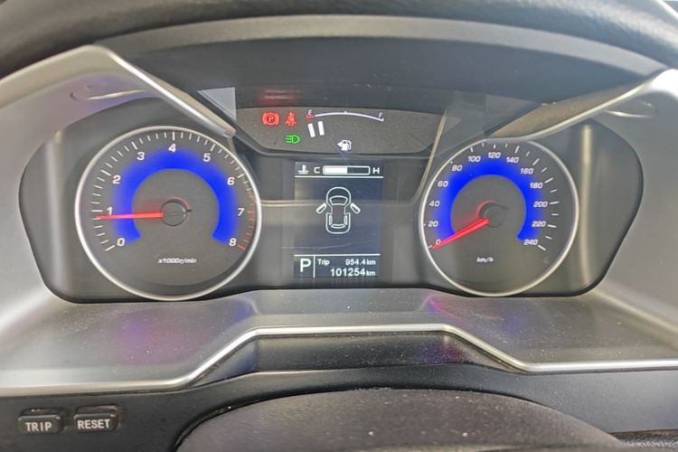 GEELY Emgrand 2016 car image #12