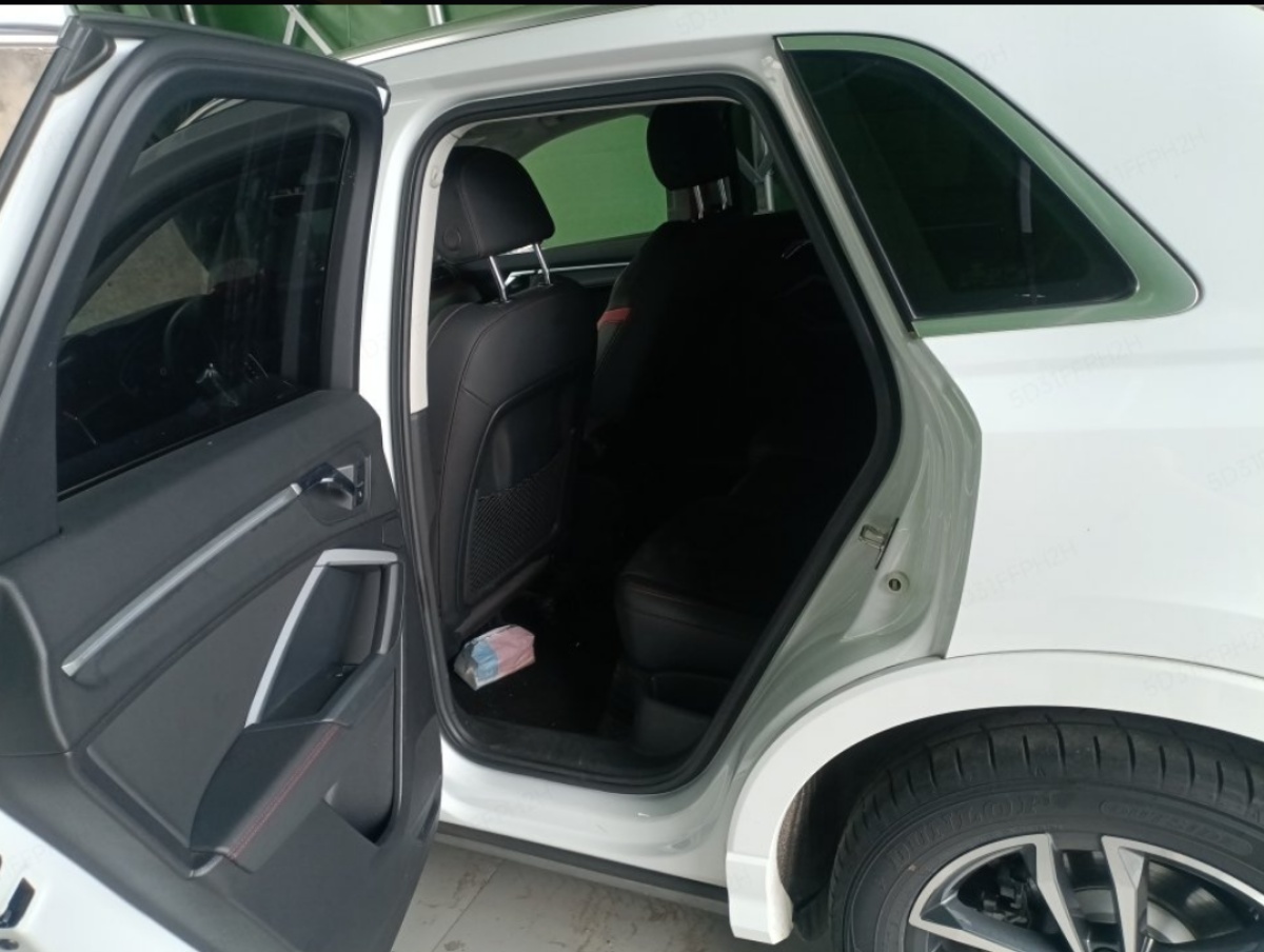Audi Q3 2022 car image #3
