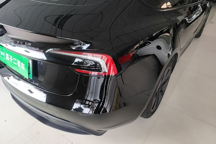 Tesla Model 3 2026 immagine di auto #8