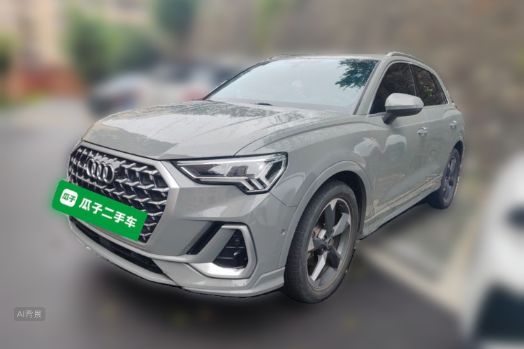 Audi Q3 2023 car image #2