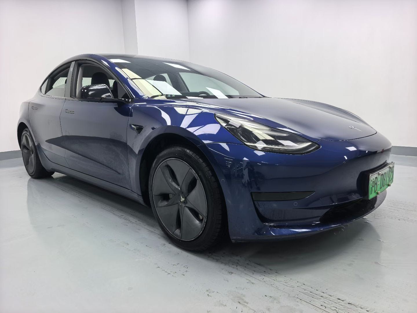 Tesla Model 3 2020 car image #3