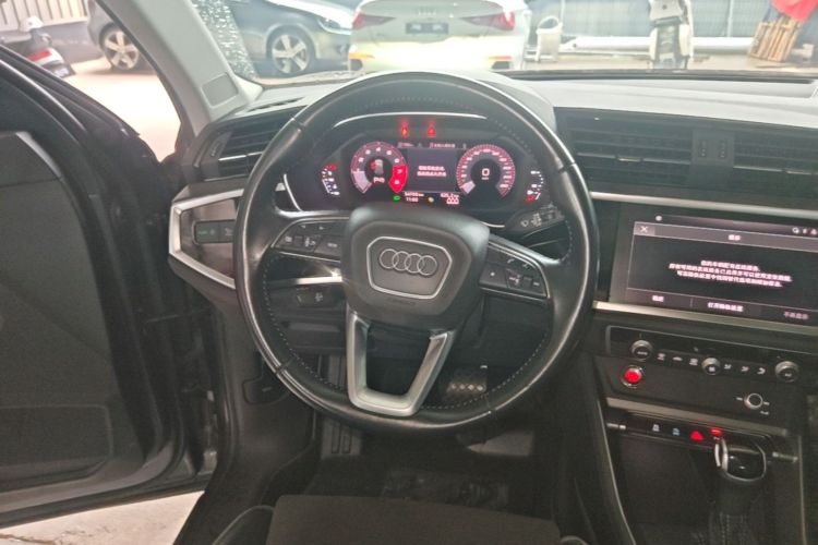 Audi Q3 2021 car image #11