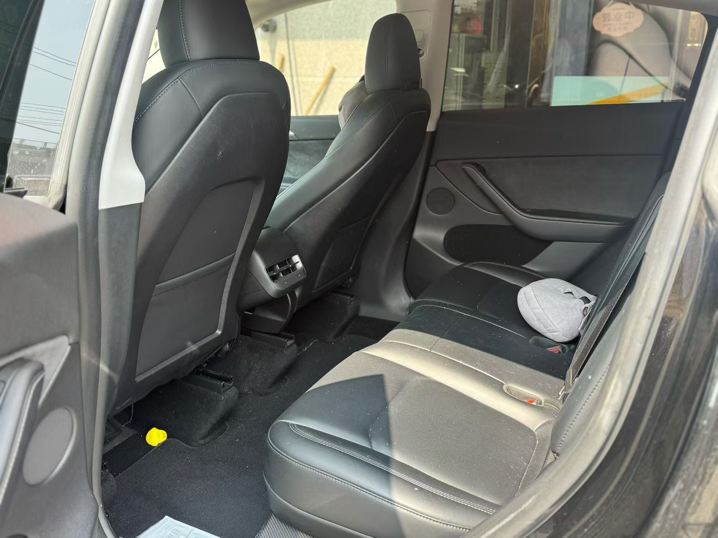 Tesla Model Y 2023 car image #3