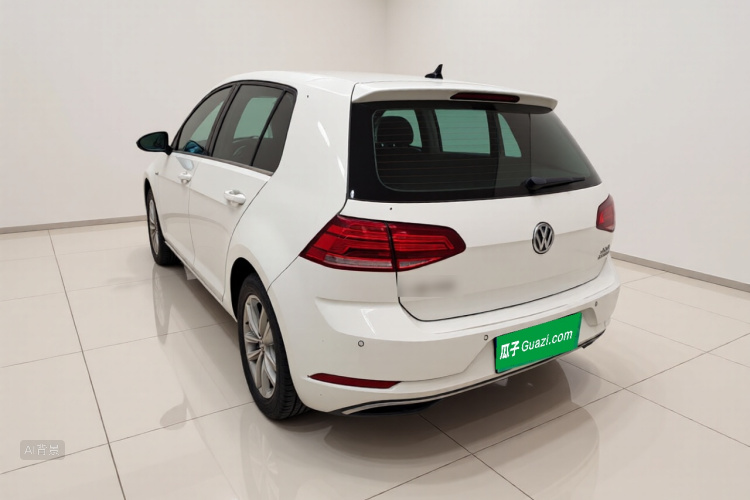 Volkswagen Golf 2019 car image #5