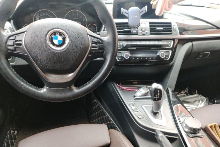 BMW 3 Series 2018 car image #11