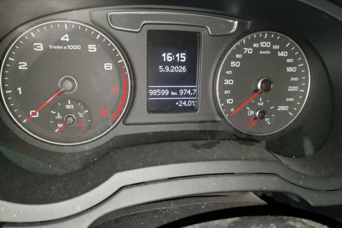 Audi Q3 2016 car image #25
