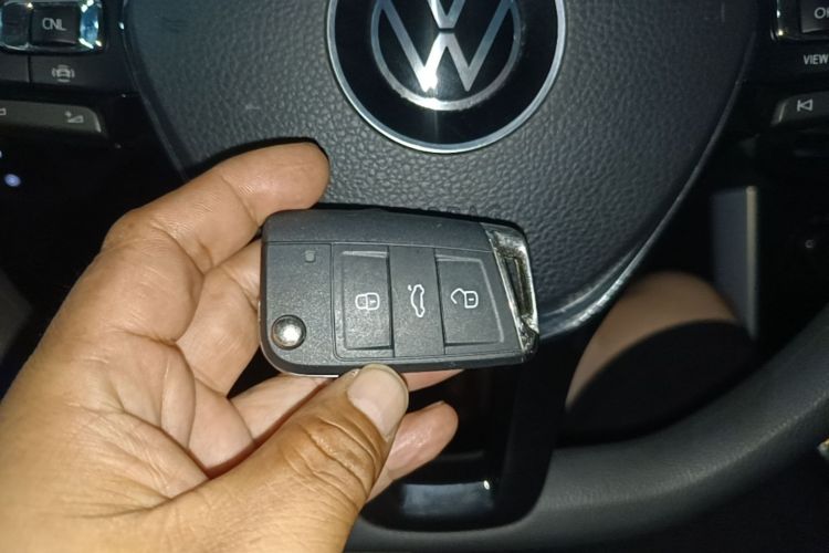 Volkswagen Polo 2022 car image #9