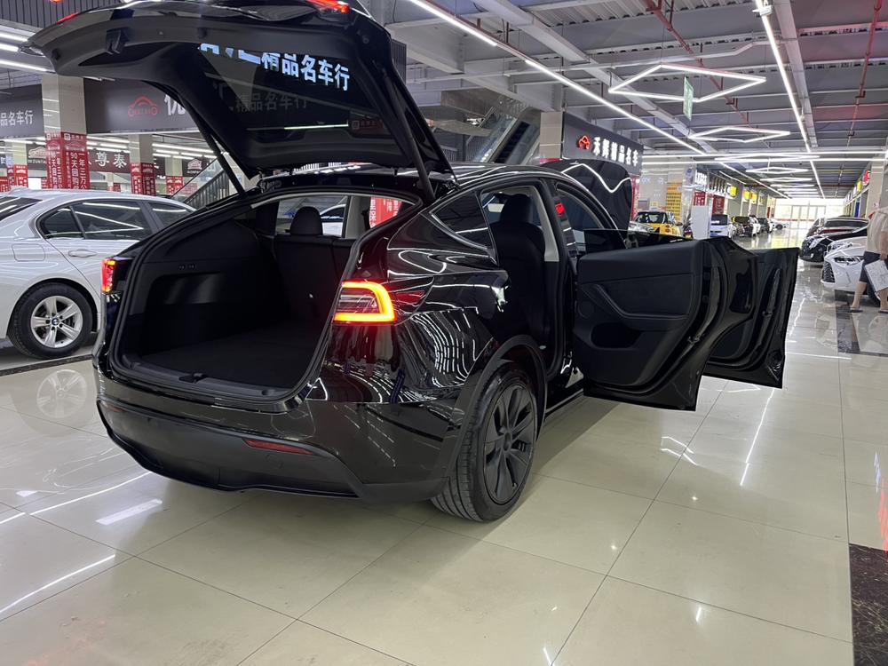 Tesla Model Y 2024 #12 Tesla Model Y 2024 car image #12
