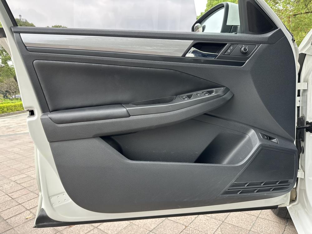 Volkswagen Bora 2017 car image #11
