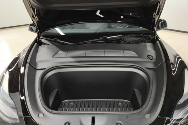 Tesla Model Y 2023 car image #20