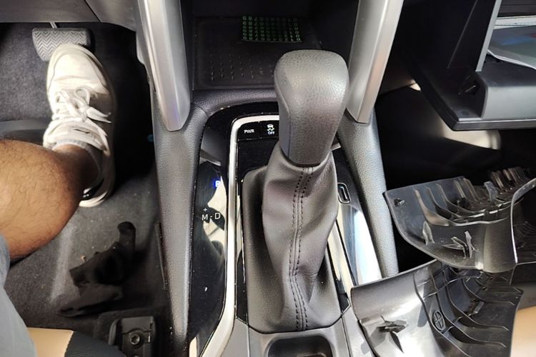 Toyota Corolla Cross 2024 صورة سيارة #14