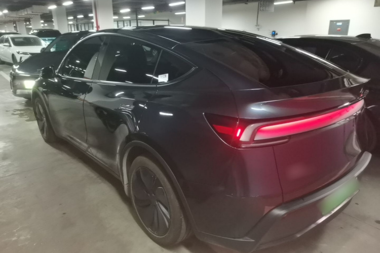 Tesla Model Y 2025 #5 Tesla Model Y 2025 car image #5
