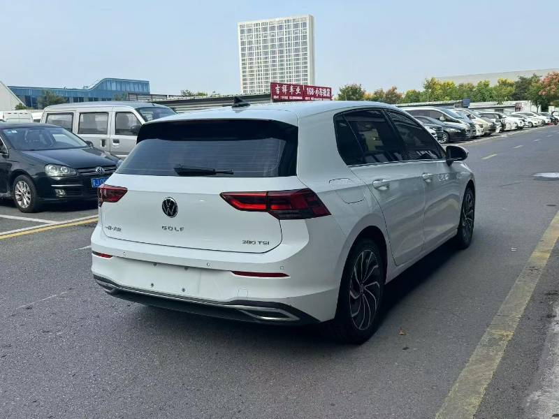 Volkswagen Golf 2021 car image #9