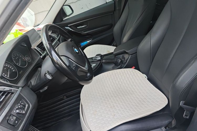 BMW 3 Series 2019 car image #17