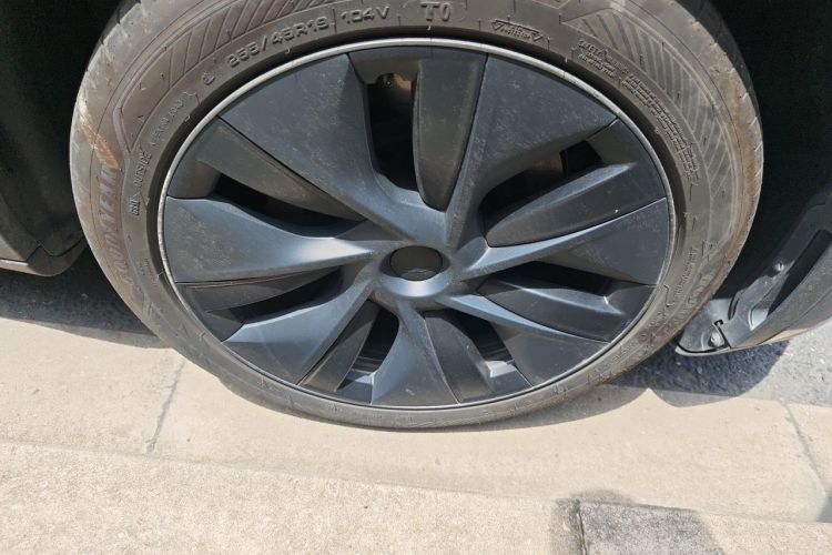 Tesla Model Y 2024 car image #9
