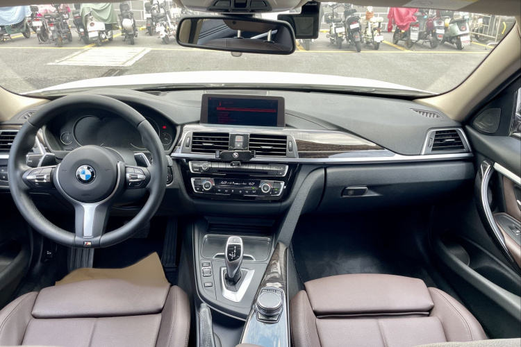 BMW 3 Series 2018 #25 BMW 3 Series 2018 car image #25