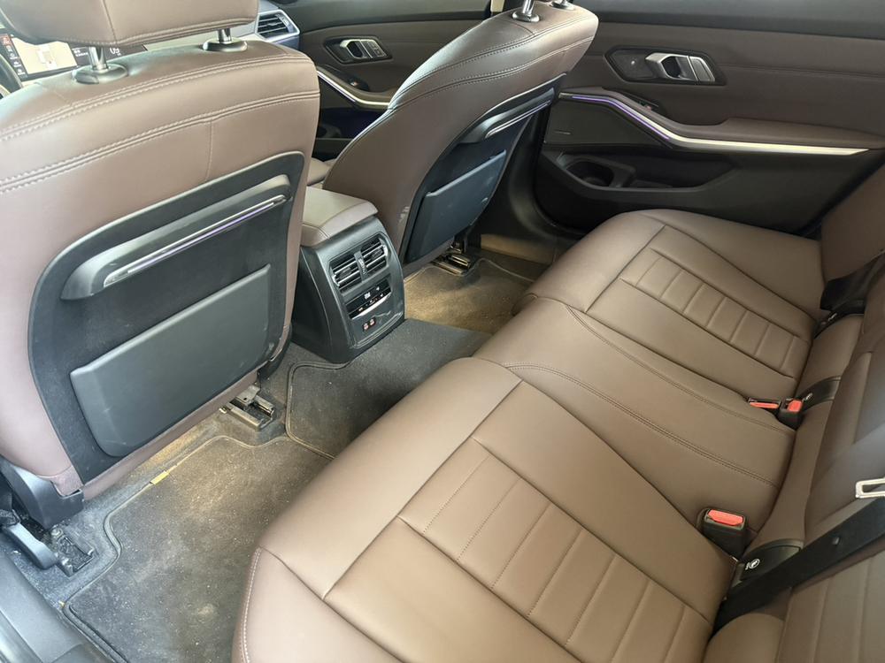 BMW 3 Series 2019 car image #23