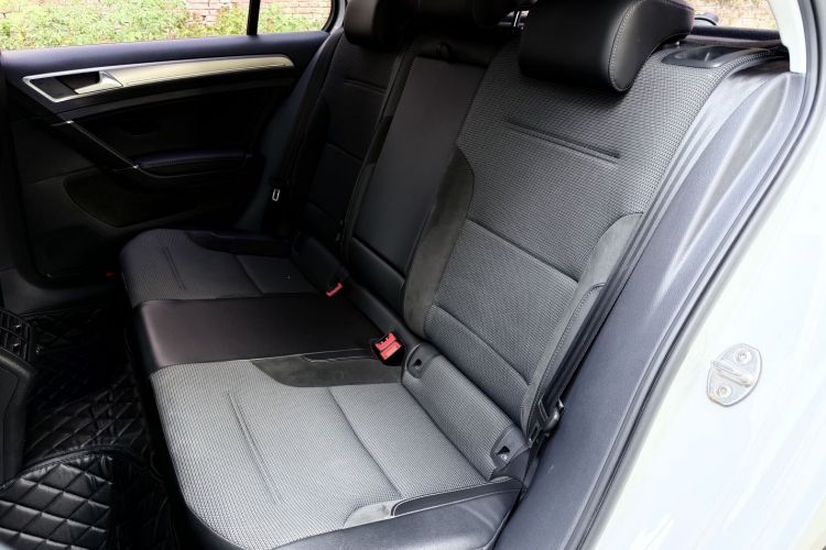 Volkswagen Golf 2018 car image #17