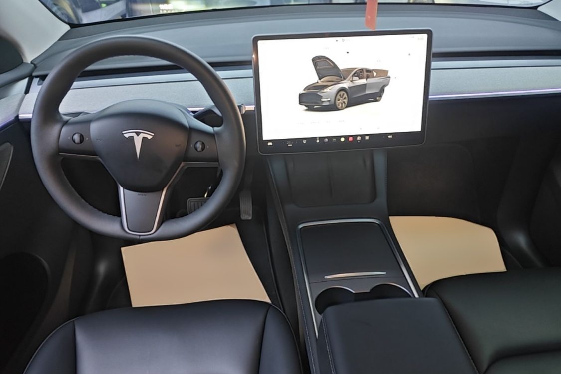 Tesla Model Y 2024 #10 Tesla Model Y 2024 car image #10