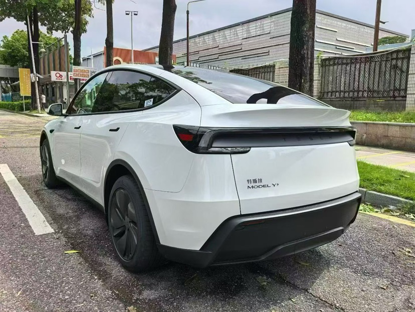 Tesla Model Y 2026 imagen de coche #9