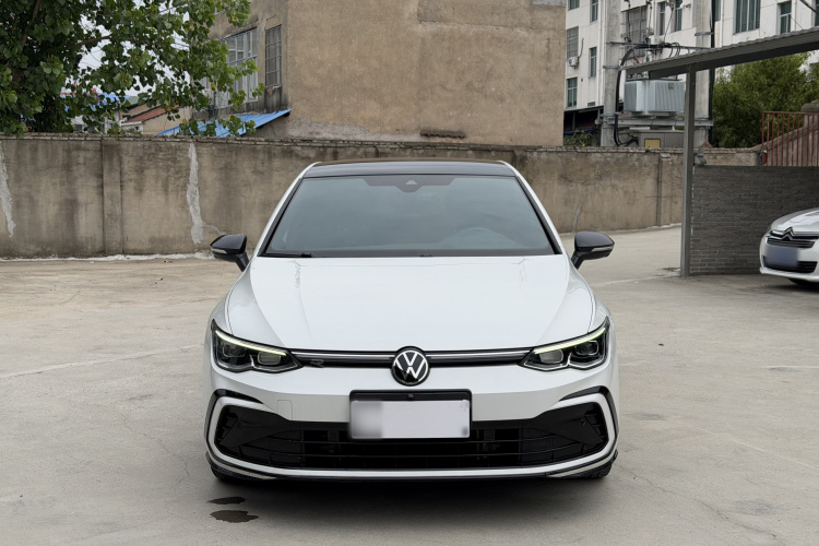 Volkswagen Golf 2022 car image #4