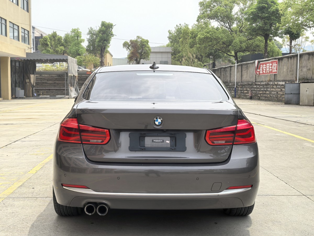 BMW 3 Series 2018 car image #12