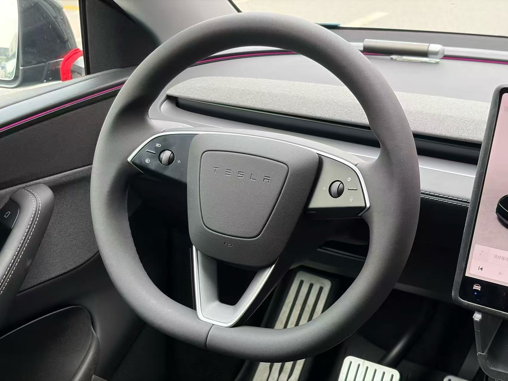 Tesla Model Y 2025 car image #7