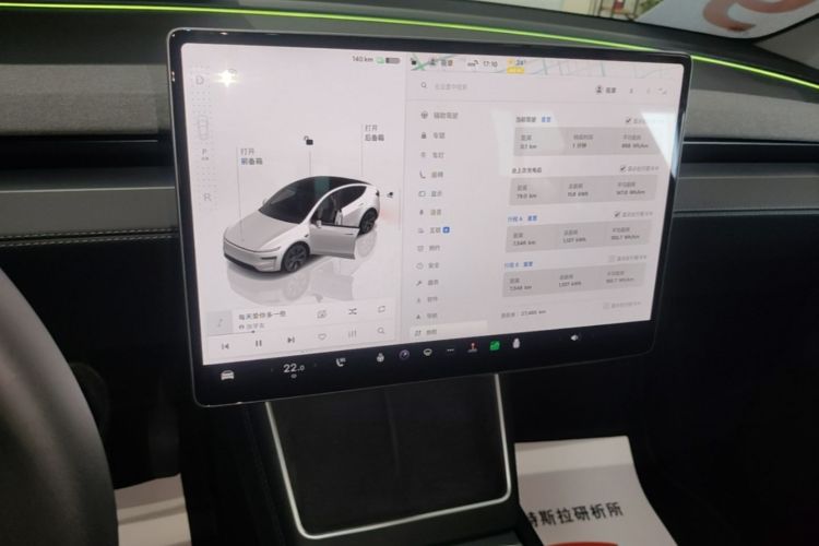 Tesla Model Y 2025 #13 Tesla Model Y 2025 car image #13