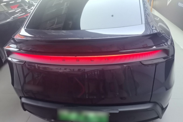Tesla Model Y 2025 car image #6