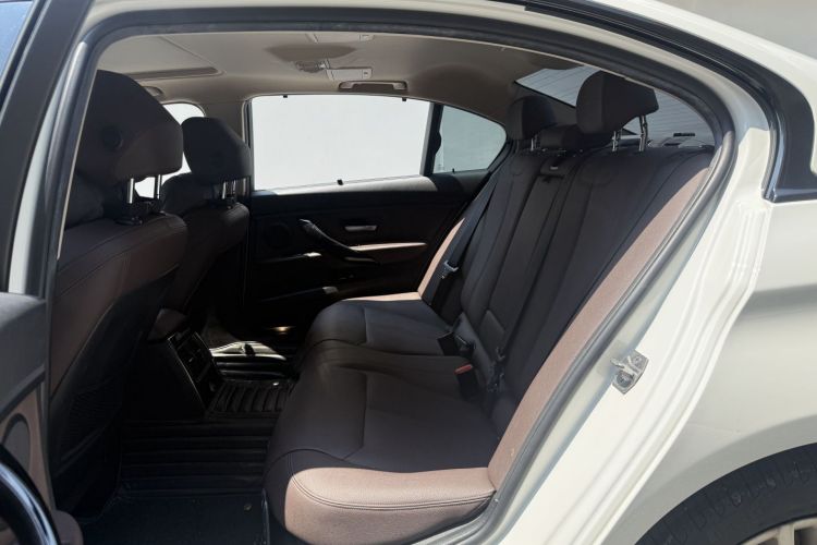 BMW 3 Series 2018 car image #15