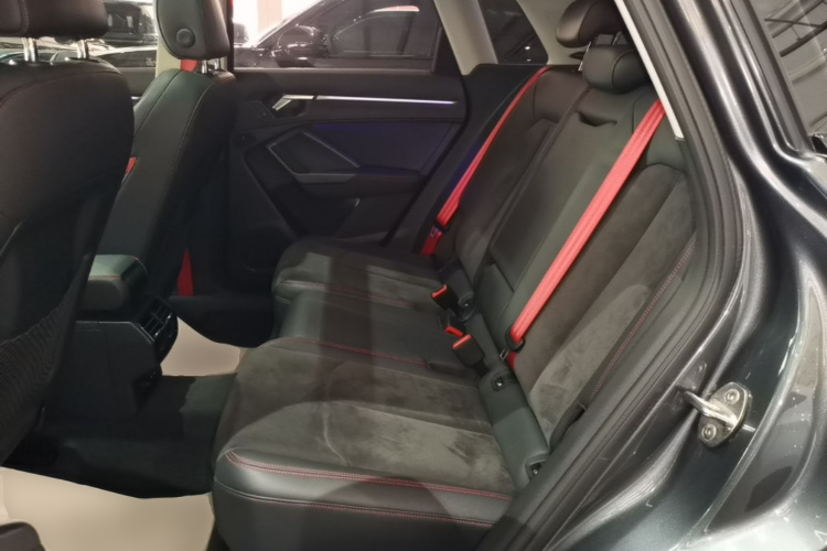 Audi Q3 2020 car image #17