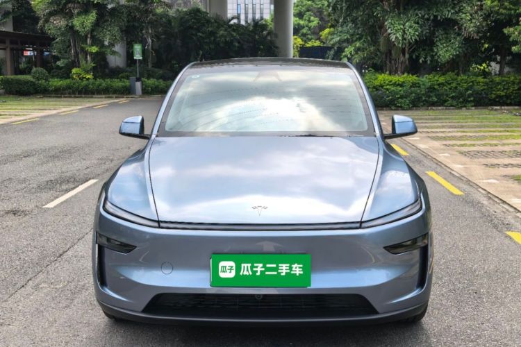 Tesla Model Y 2025 car image #3