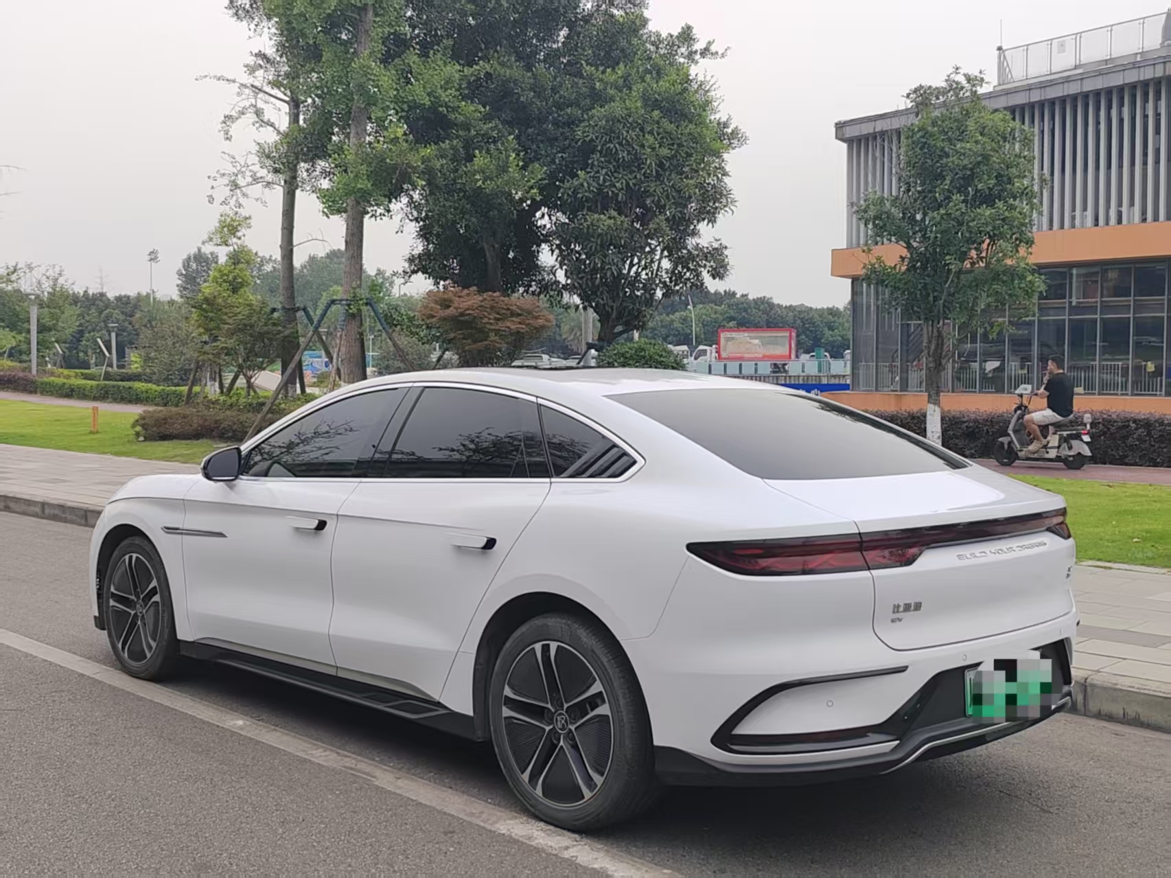 BYD Han 2023 #8 BYD Han 2023 car image #8