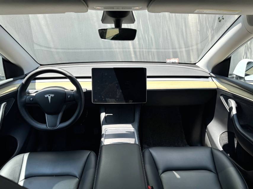 Tesla Model Y 2023 car image #4