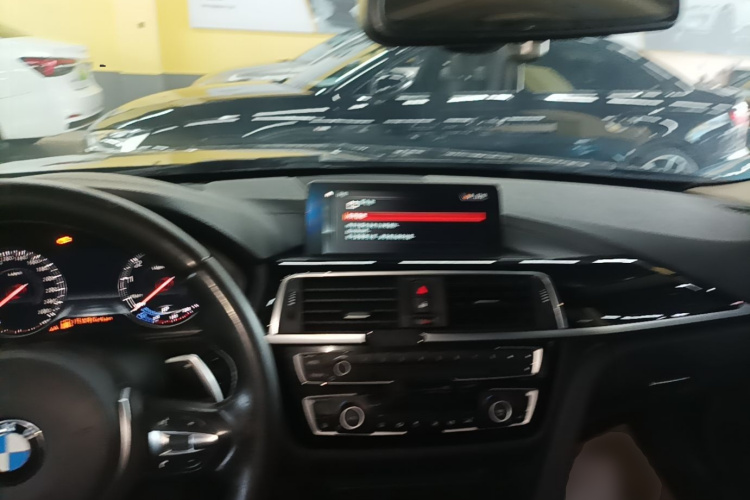 BMW 3 Series 2018 car image #10