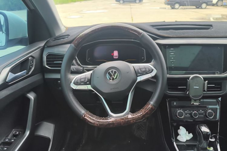 Volkswagen Tacqua 2020 immagine di auto #11