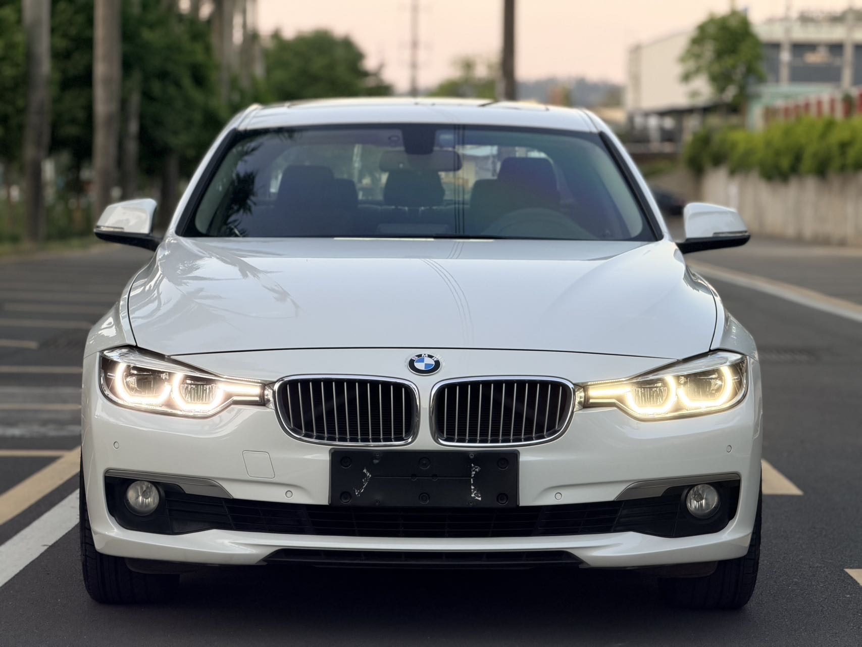 BMW 3 Series 2018 изображение автомобиля #2