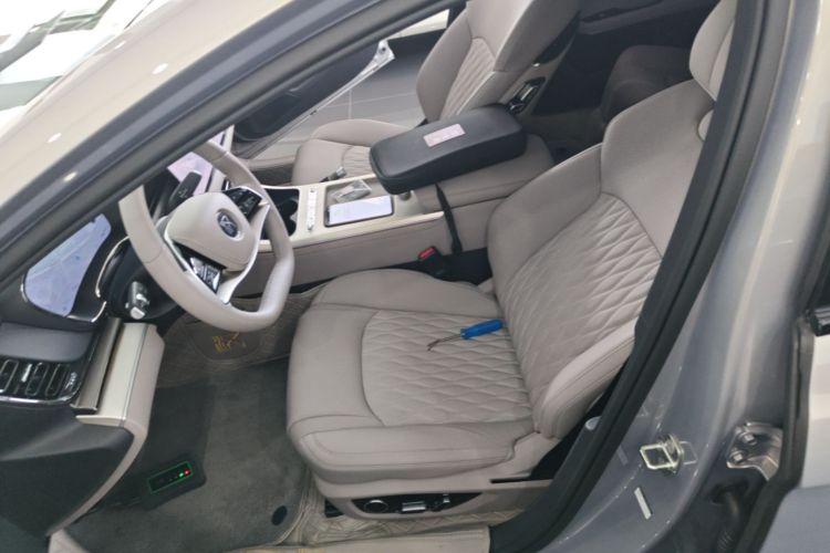 BYD Han 2025 car image #15