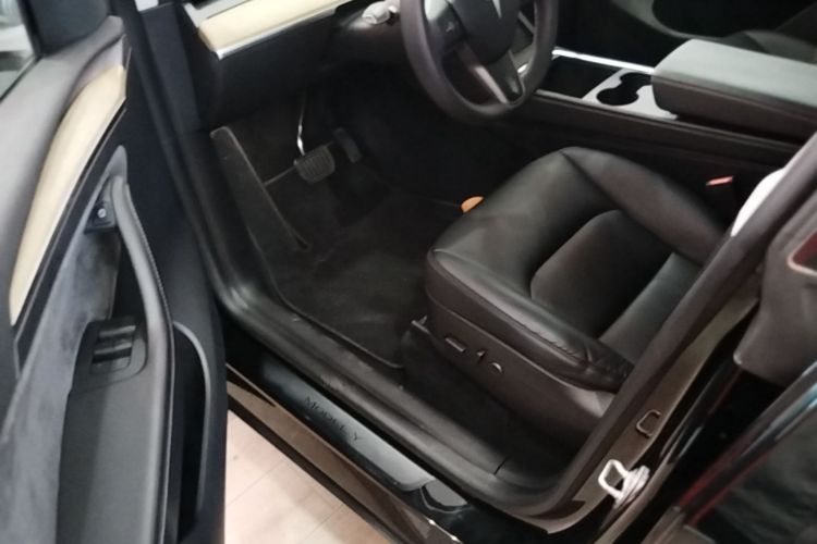Tesla Model Y 2023 #16 Tesla Model Y 2023 car image #16