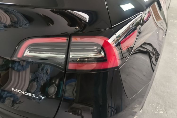 Tesla Model Y 2021 car image #8